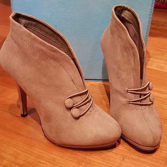 apt 9 defined comfort shoes